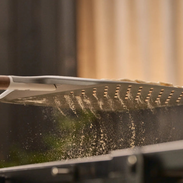 flour dropping through holes in the ooni signature pizza peel 