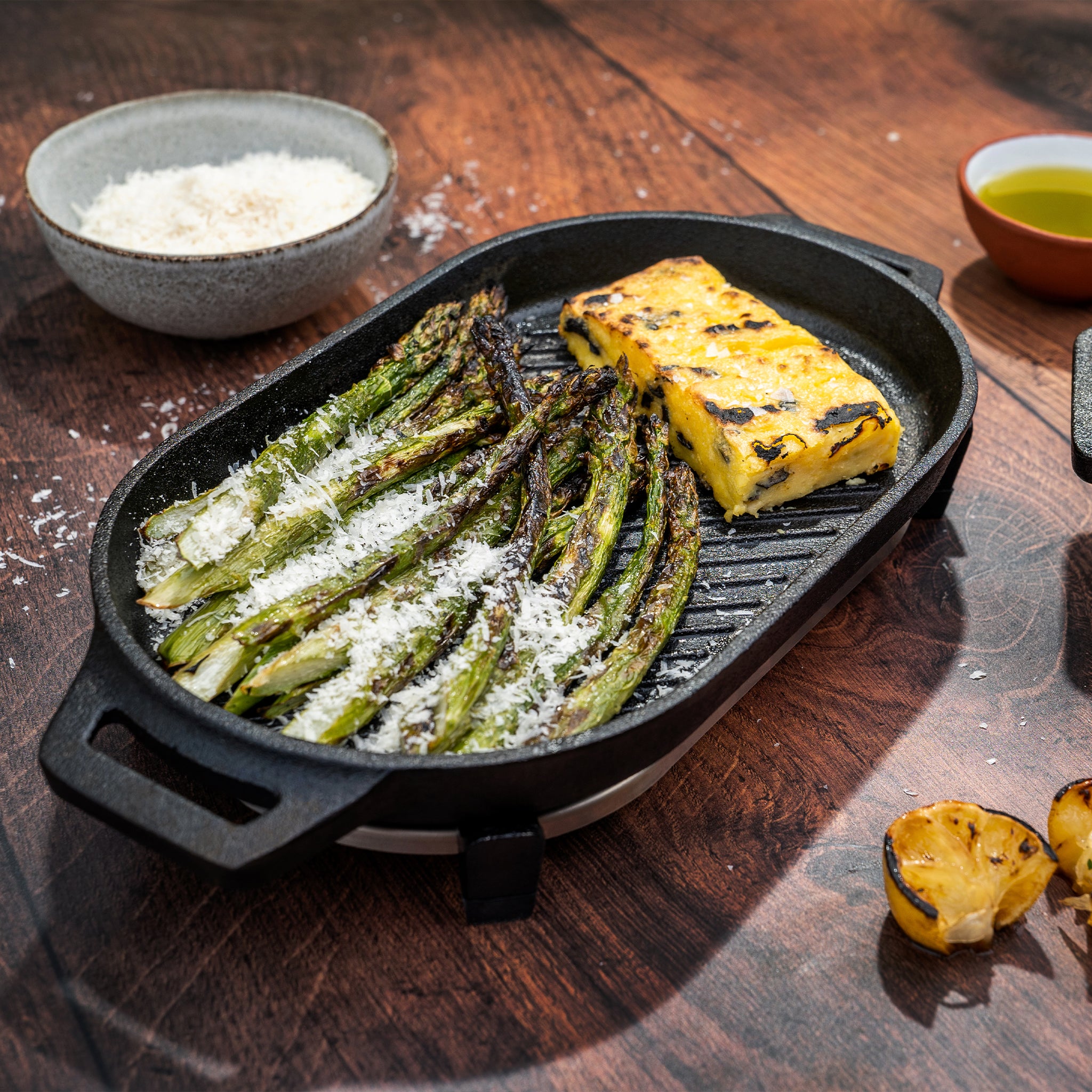 Cast Iron Grizzler Pan with Asparagus