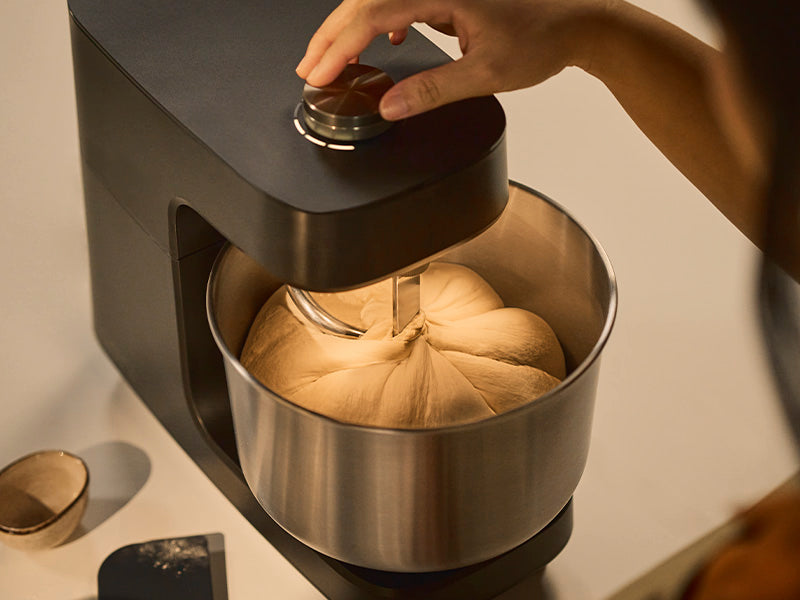 Halo Core view from above with dough in mixer, control dial being used 